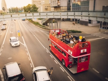 Atrakcje na wakacje: Wesoły Tonobus z DJ-em - 16