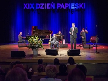 XIX Dzień Papieski - koncert Krzysztofa Kiljańskiego - 16